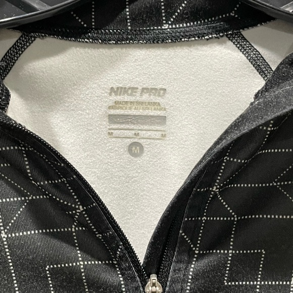 Nike jacket/shirt - Picture 2 of 2